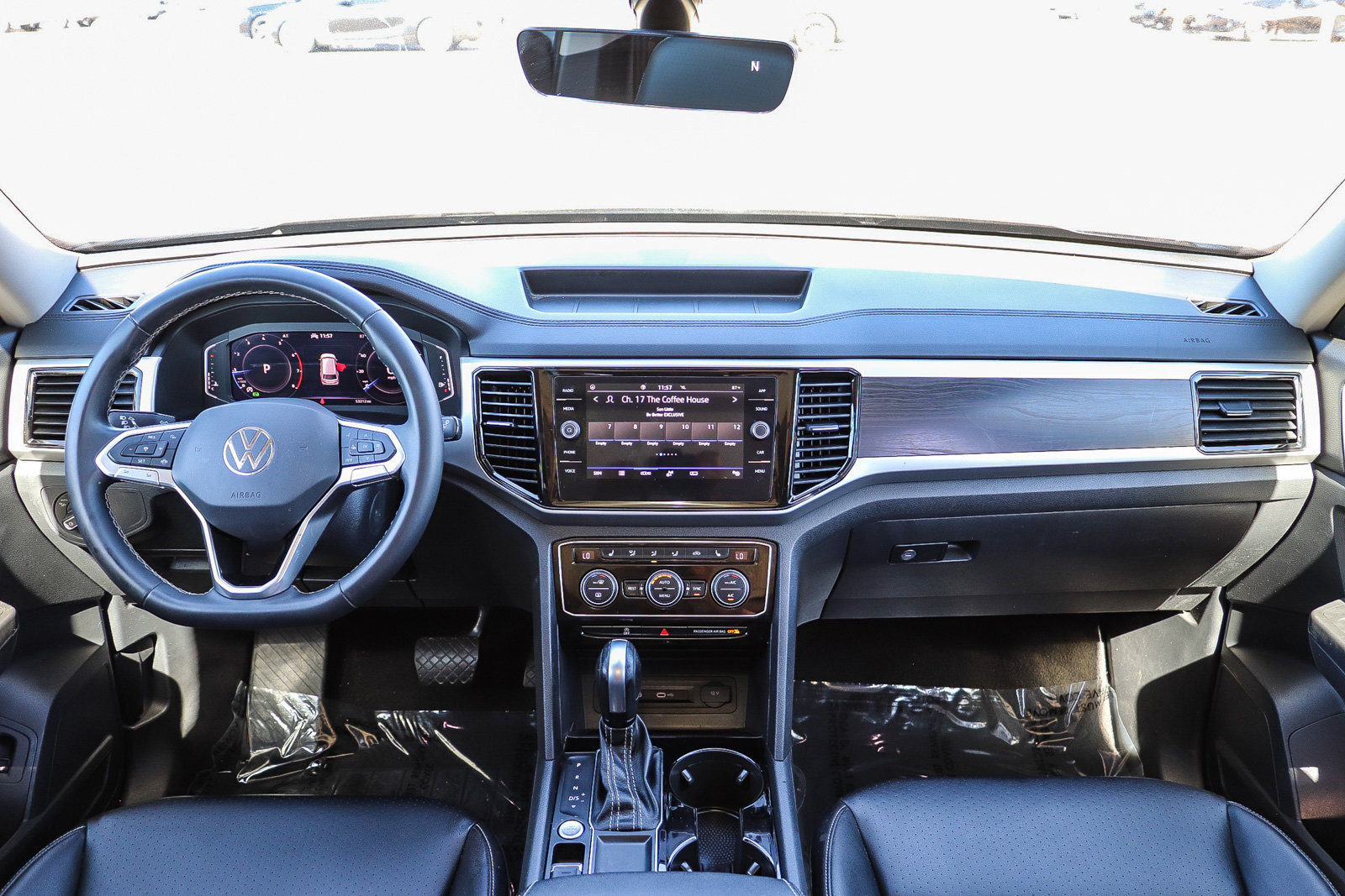 Used 2023 Volkswagen Atlas SE w/ Panoramic Sunroof Package FWD image 13
