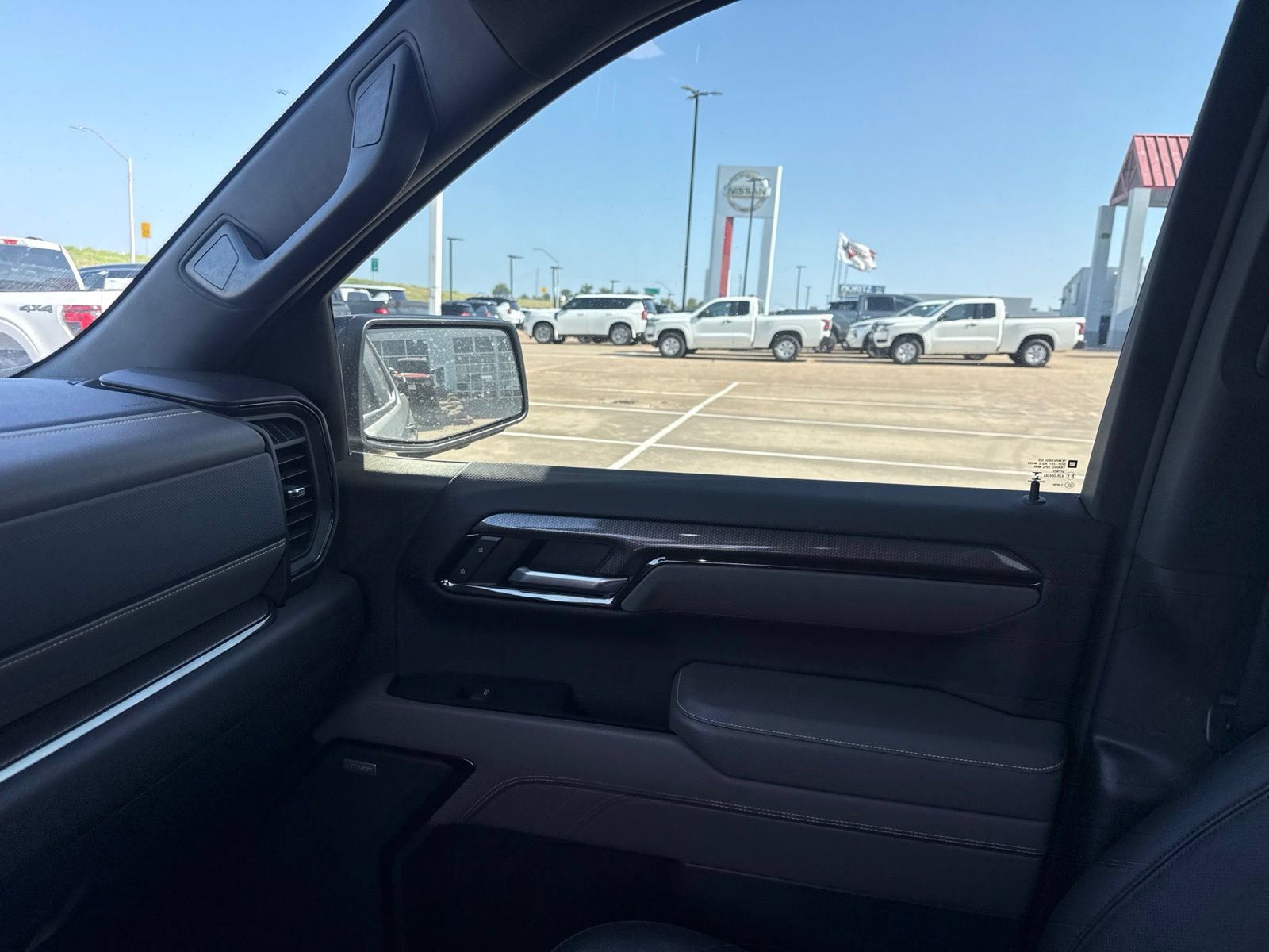 Used 2022 Chevrolet Silverado 1500 ZR2 w/ Technology Package AWD/4WD image 35