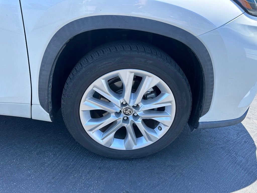 Used 2020 Toyota Highlander Limited FWD image 3