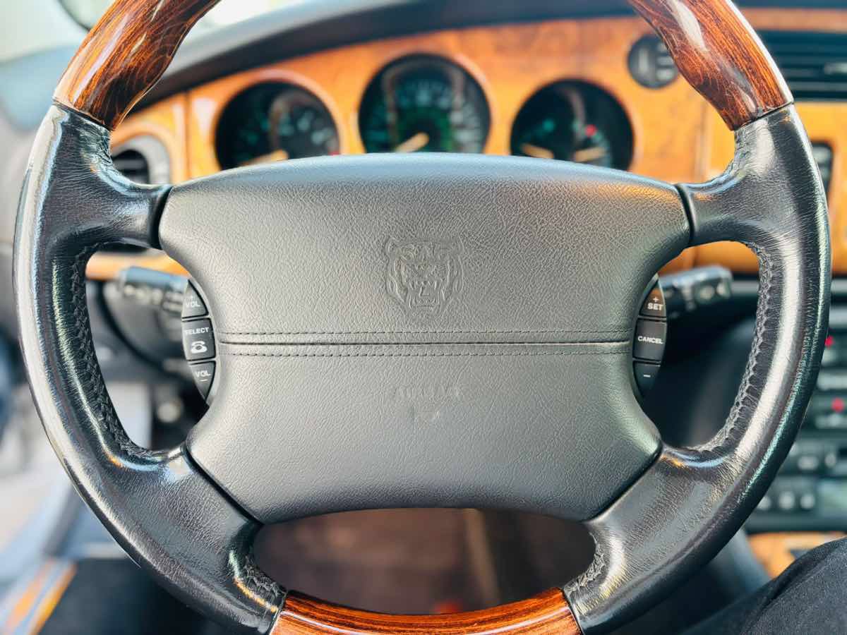 Used 2001 Jaguar XK8 Coupe RWD image 17
