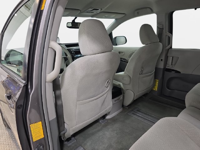 Used 2014 Toyota Sienna LE FWD image 12