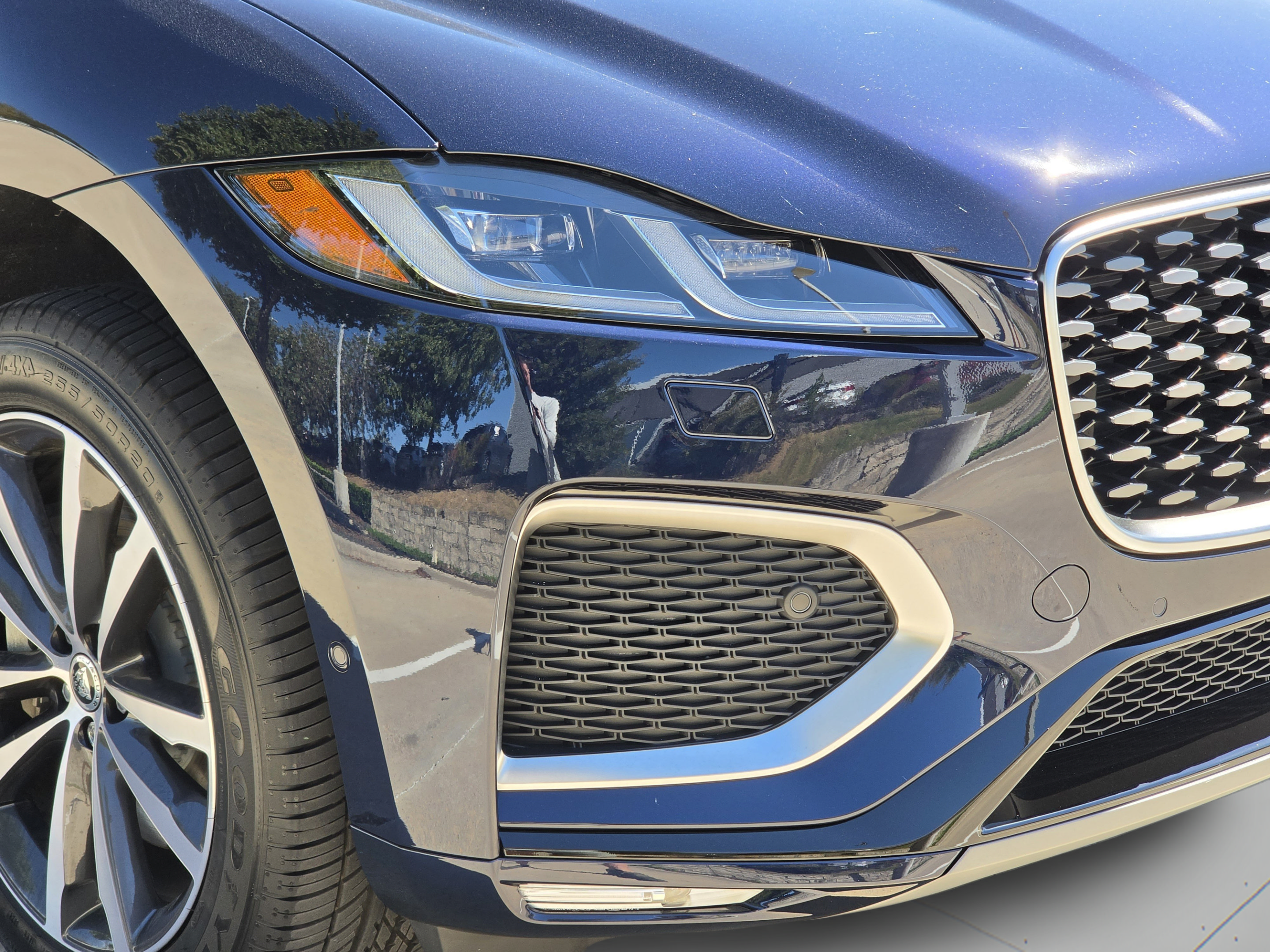 Used 2025 Jaguar F-PACE R-Dynamic S AWD/4WD image 32