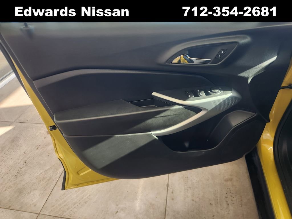 Used 2024 Chevrolet Trax RS w/ Driver Confidence Package image 19