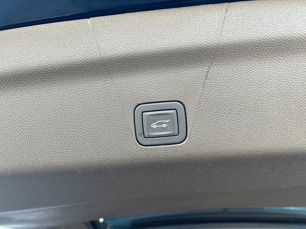 Certified 2026 Cadillac Escalade Luxury w/ LPO, Floor Liner Package image 39