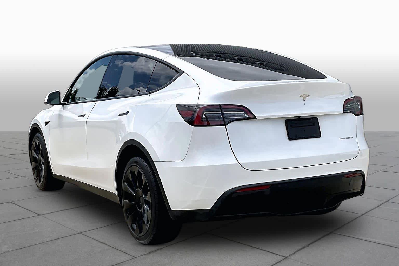 Used 2023 Tesla Model Y AWD image 10