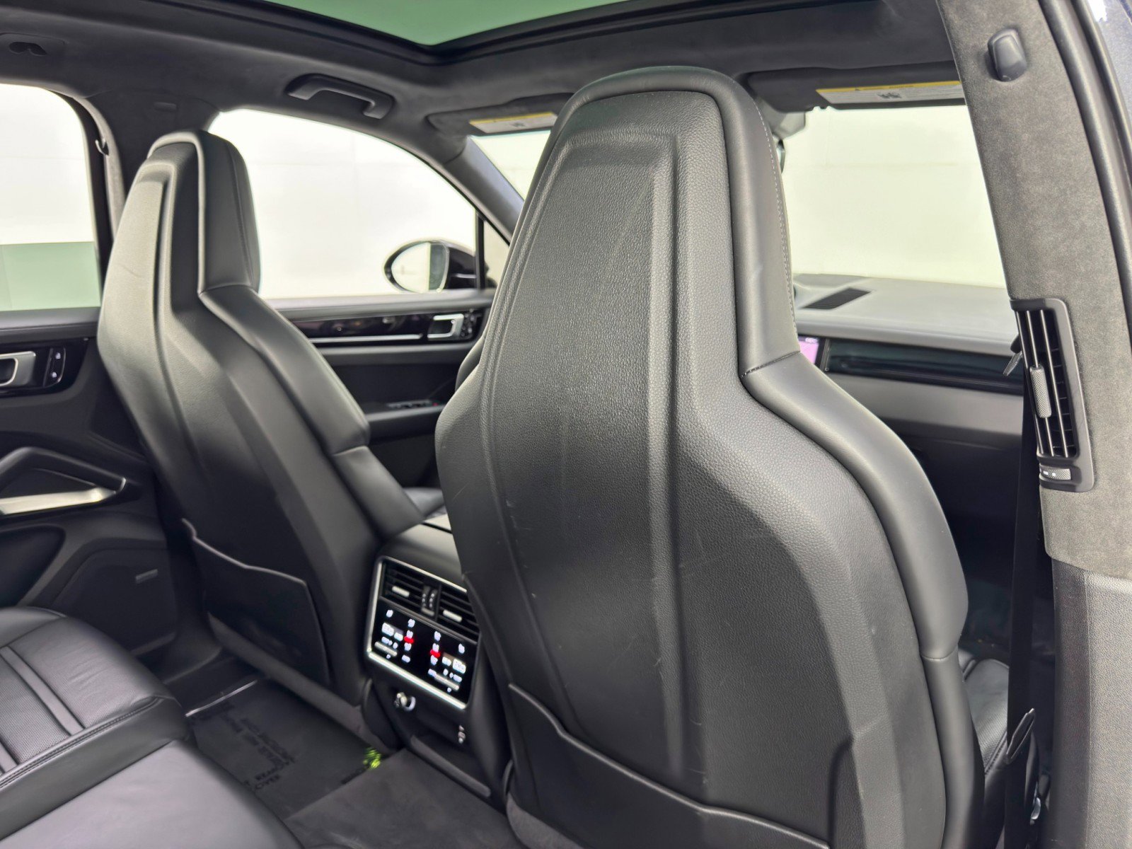 Used 2021 Porsche Cayenne Turbo S image 39