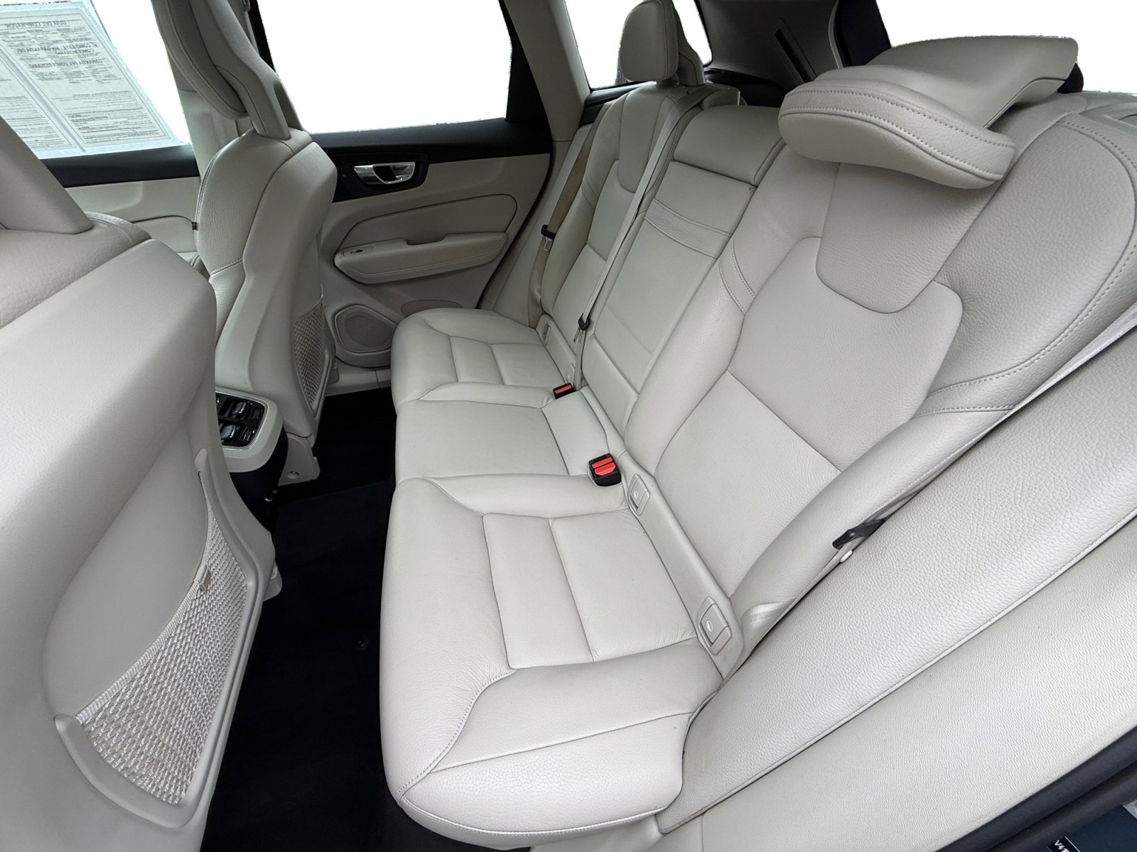 Used 2018 Volvo XC60 T5 Inscription w/ Convenience Package image 16