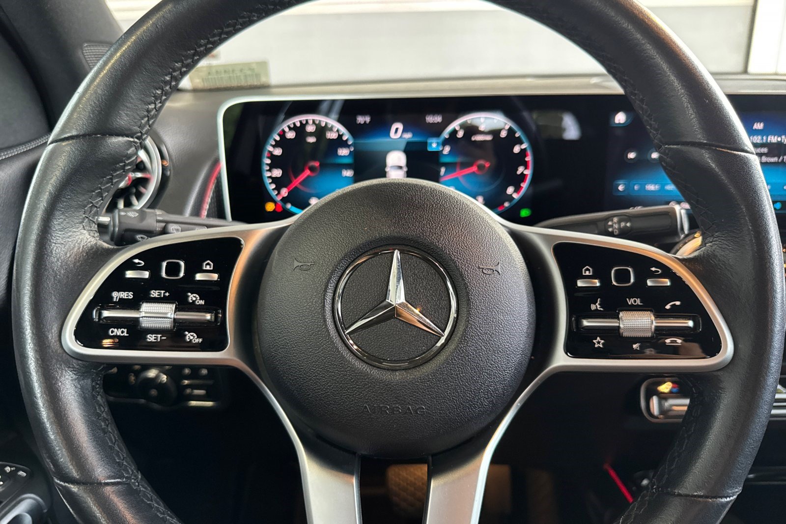 Used 2021 Mercedes-Benz GLB 250 4MATIC image 30