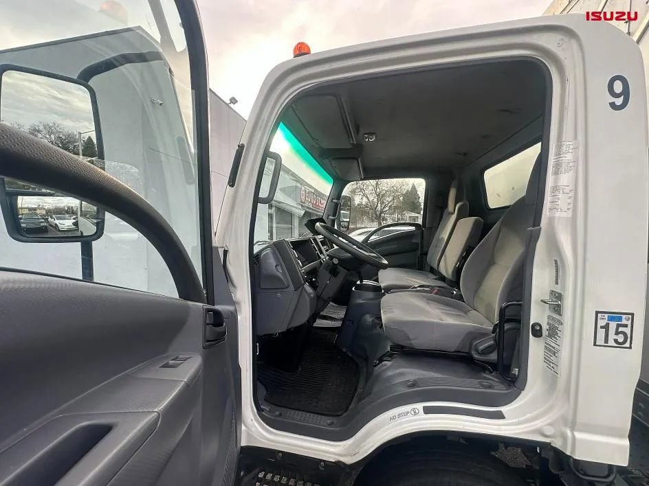 Used 2020 Isuzu NPR image 11