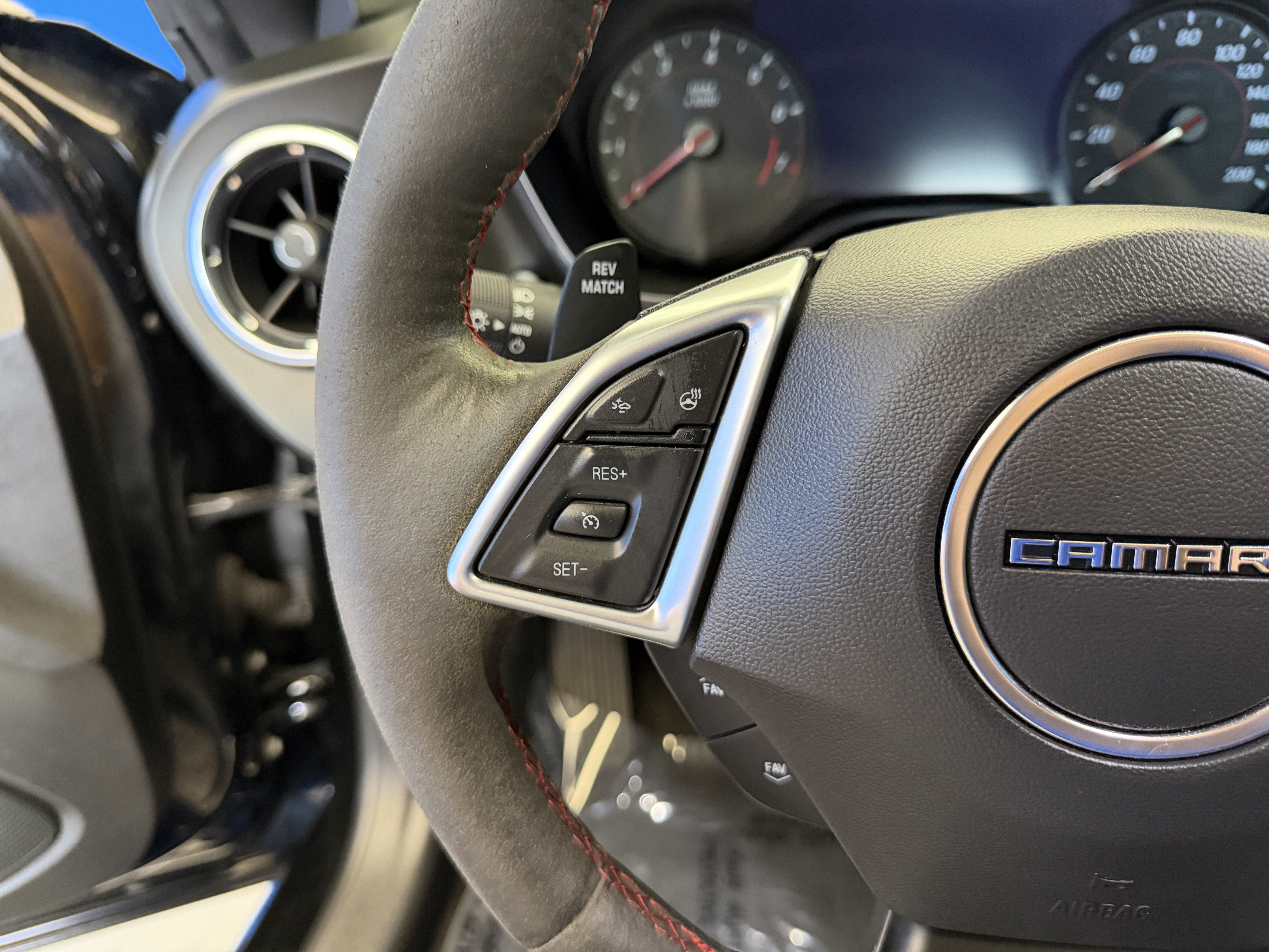 Used 2019 Chevrolet Camaro ZL1 RWD image 16