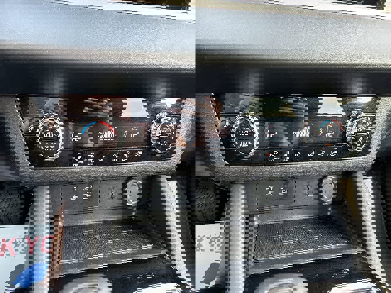 Used 2025 Mitsubishi Outlander SE image 24