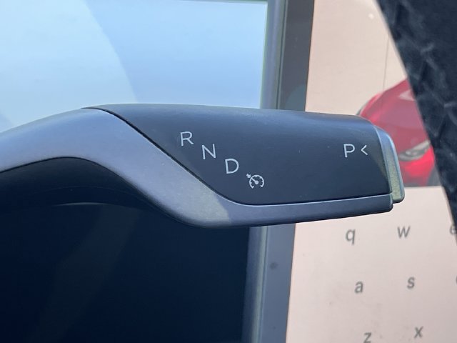 Used 2025 Tesla Model Y Long Range RWD image 18