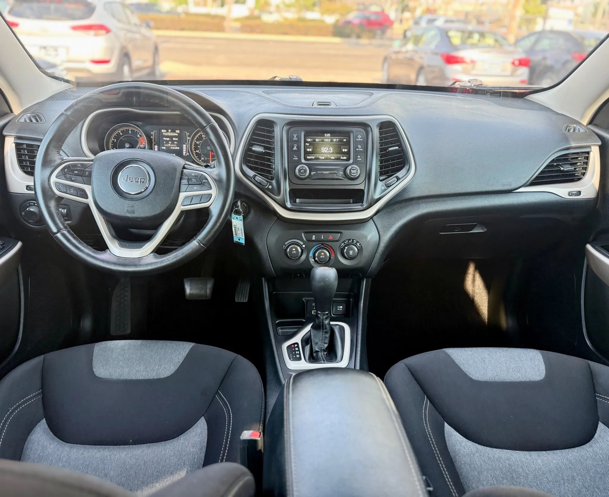Used 2017 Jeep Cherokee Sport image 14