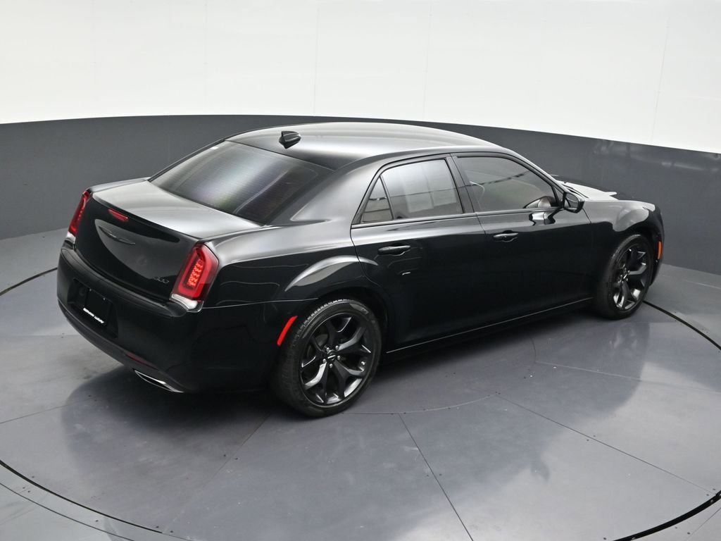 Used 2023 Chrysler 300 Touring w/ Sport Appearance Package image 21