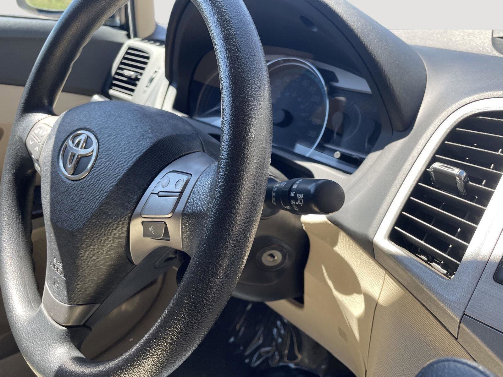 Used 2012 Toyota Venza LE FWD image 23