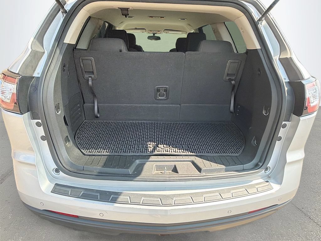 Used 2017 Chevrolet Traverse LT w/ Style and Technology Package FWD image 13