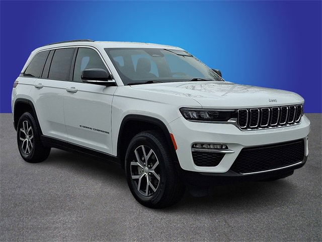 Used 2025 Jeep Grand Cherokee Limited image 3