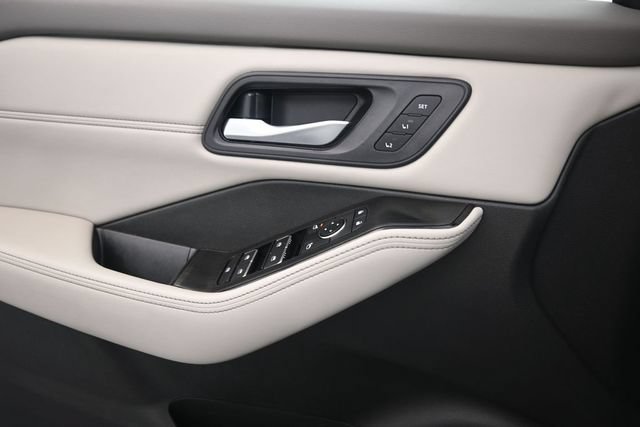 Used 2023 Nissan Rogue SL FWD image 13