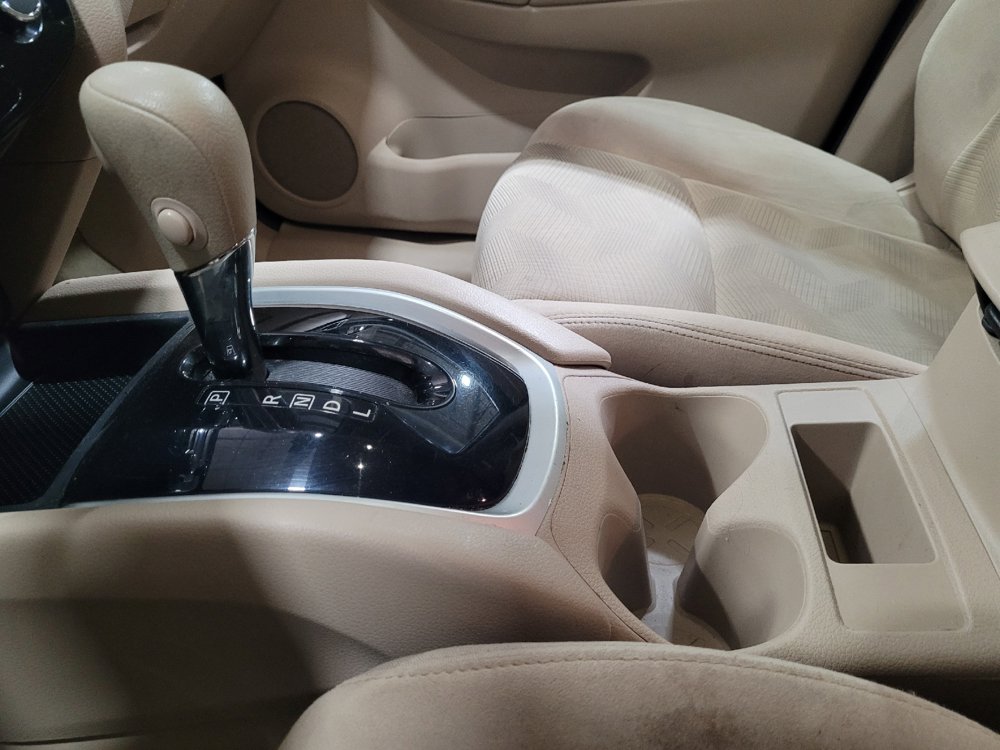 Used 2015 Nissan Rogue SV AWD/4WD image 26