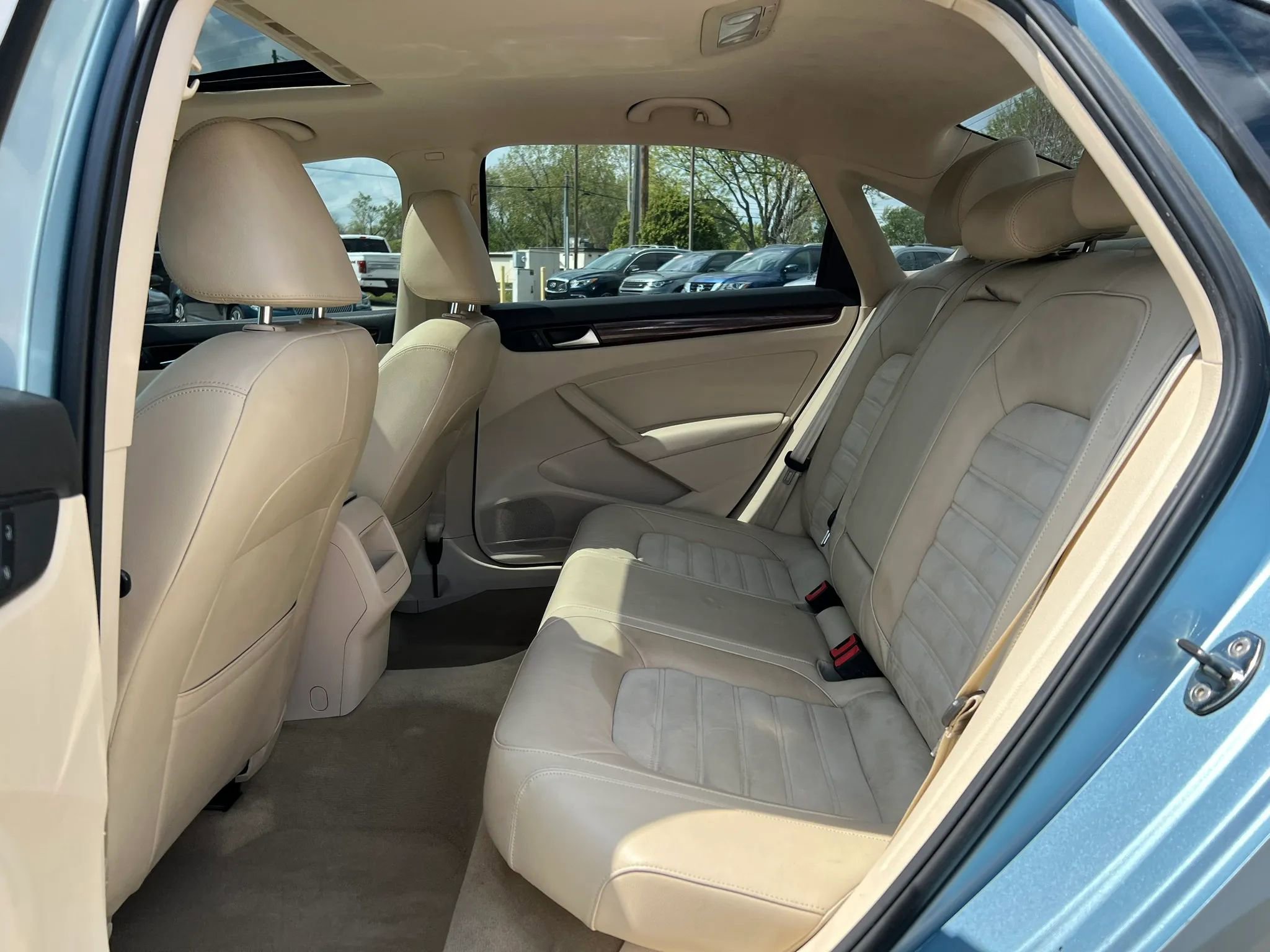 Used 2012 Volkswagen Passat TDI SEL Premium FWD image 24