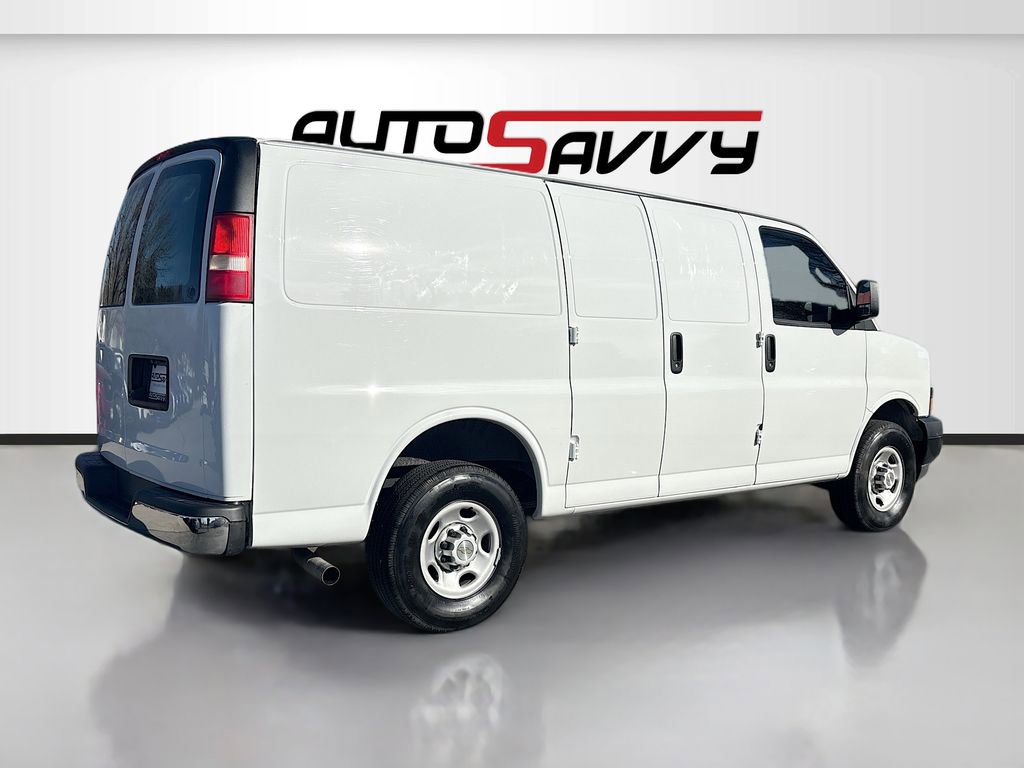 Used 2024 Chevrolet Express 3500 w/ Driver Convenience Package image 7