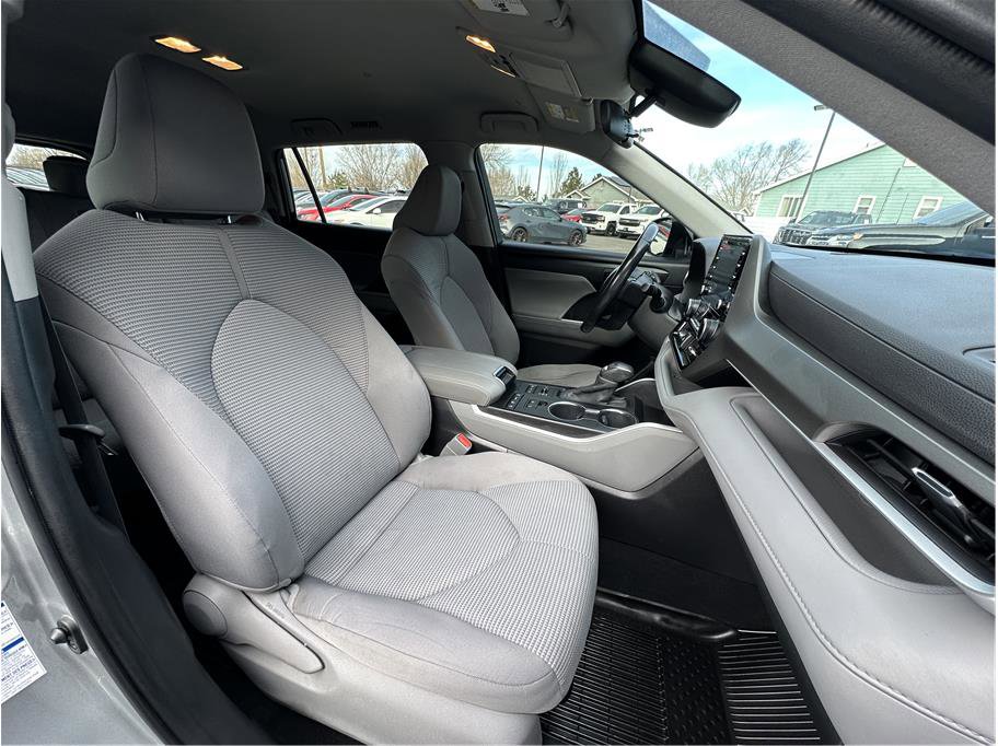 Used 2020 Toyota Highlander LE image 4