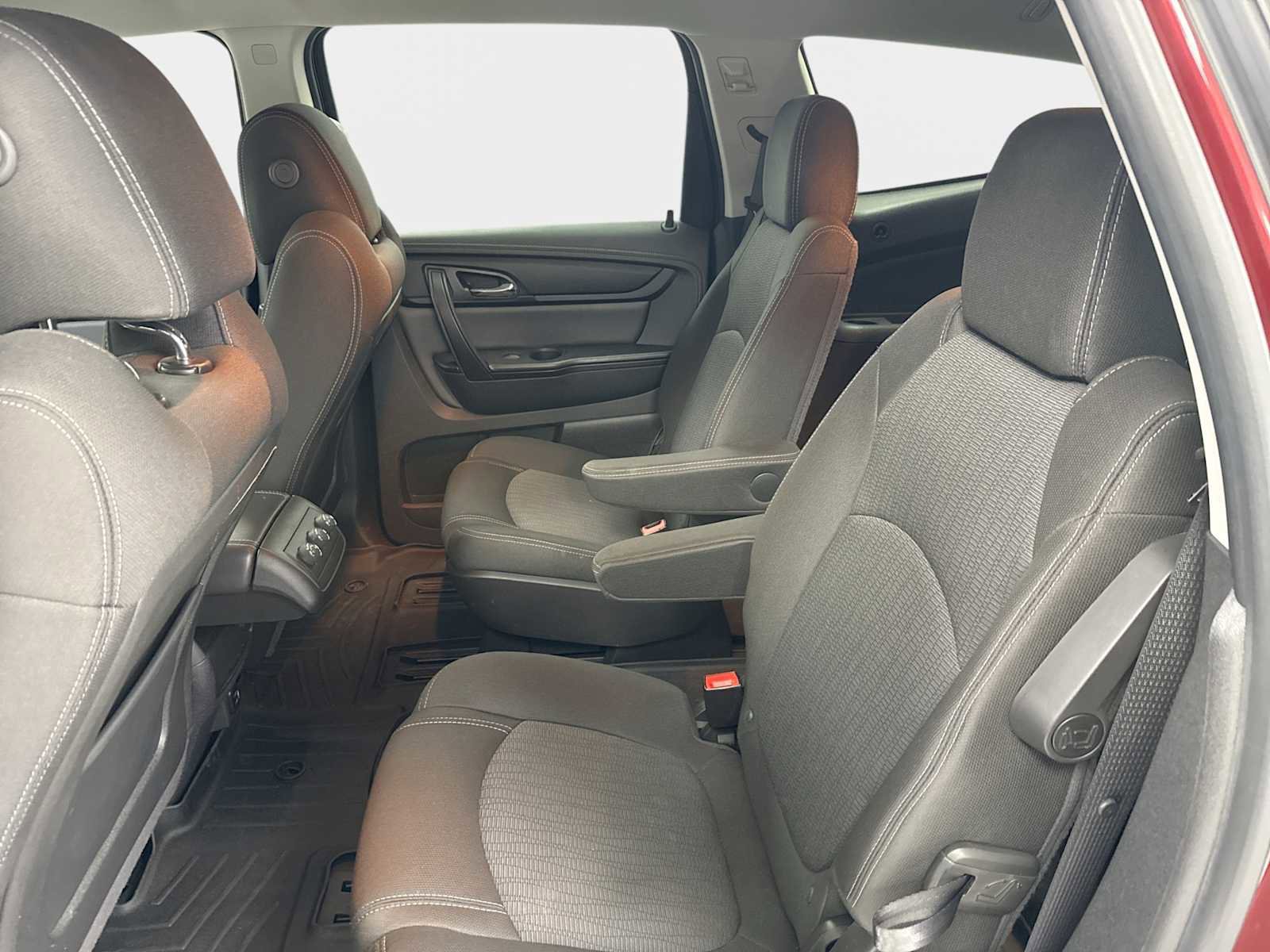 Used 2017 Chevrolet Traverse LT w/ Style and Technology Package image 29