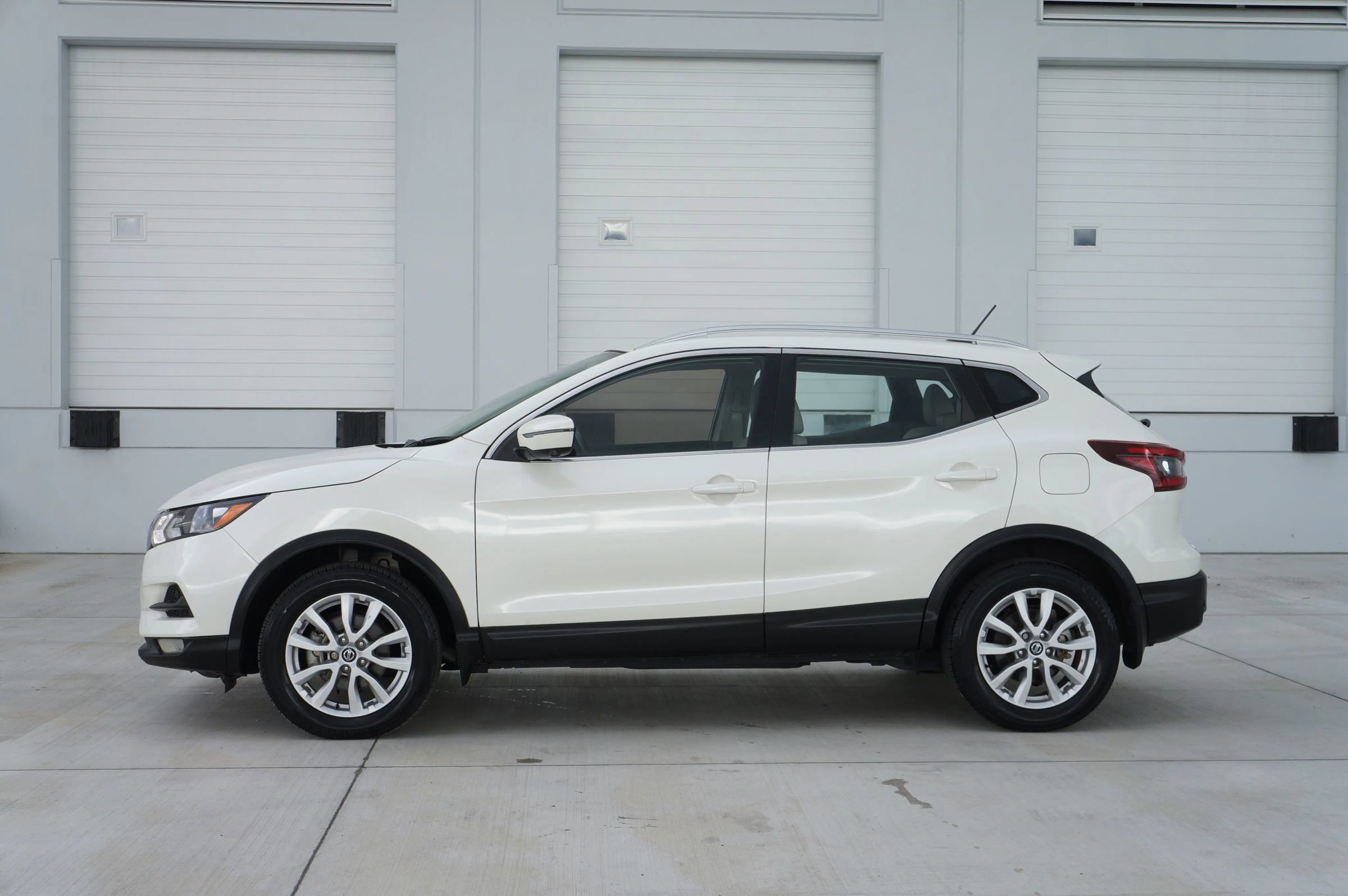 Used 2022 Nissan Rogue Sport SV w/ Technology Package image 8