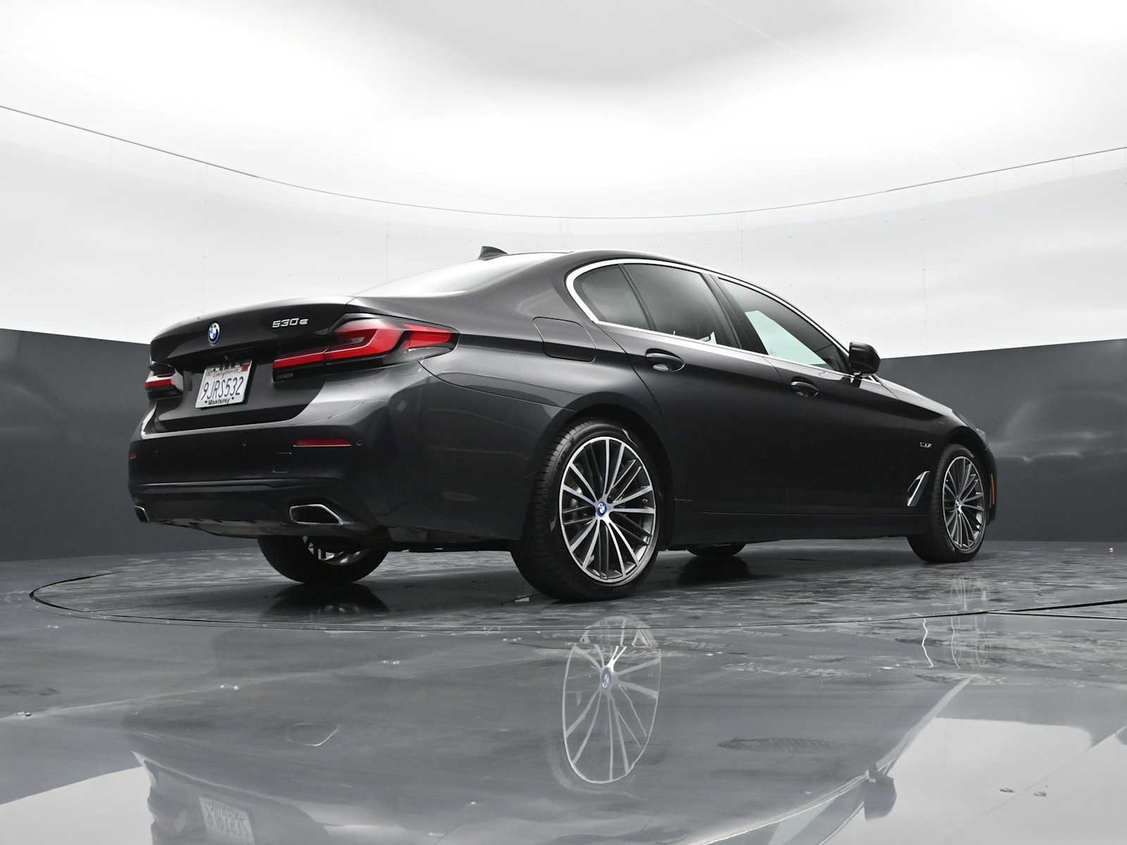 Used 2022 BMW 530e w/ Executive Package RWD image 29