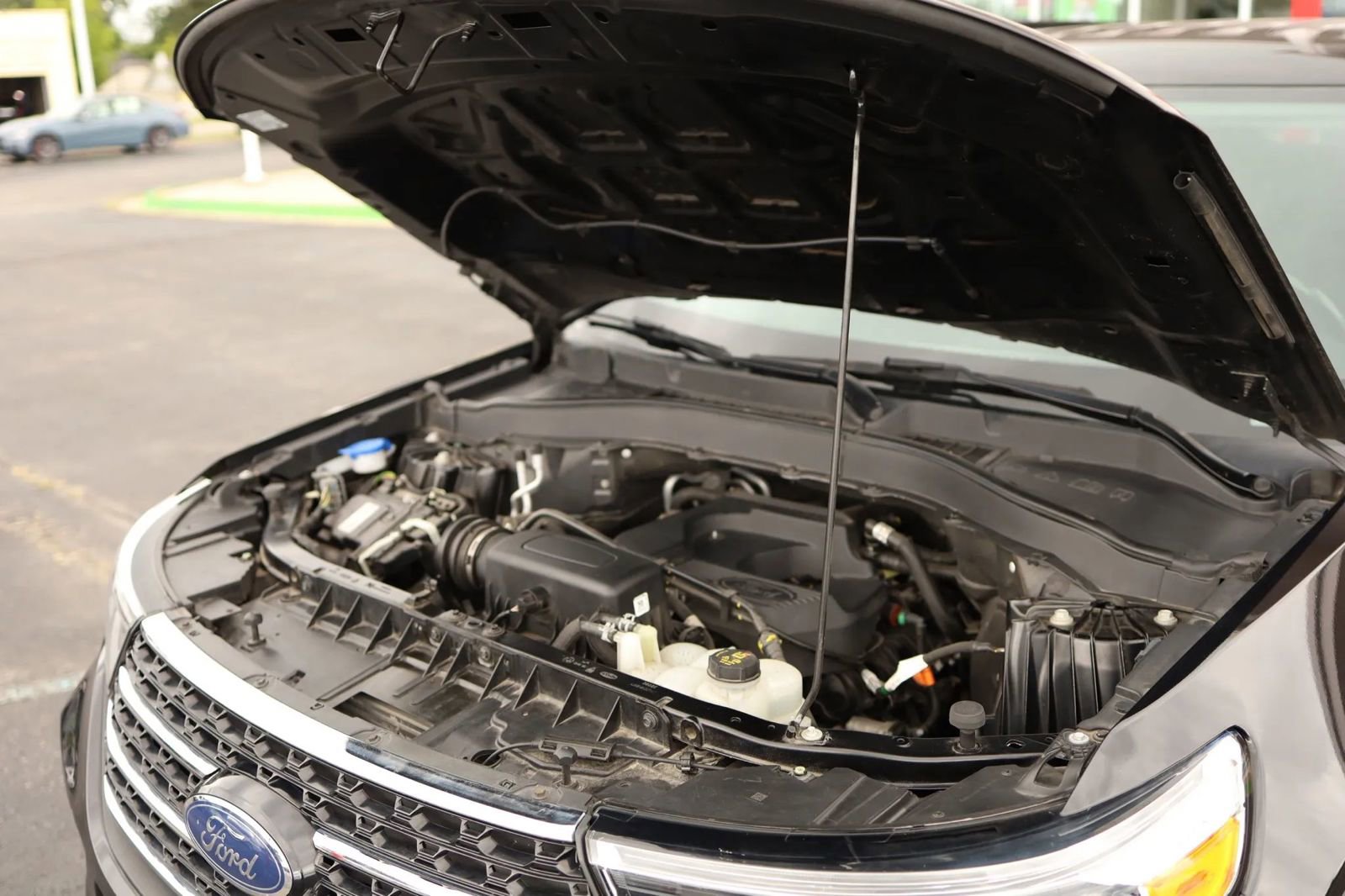 Used 2020 Ford Explorer XLT w/ Comfort Package image 44