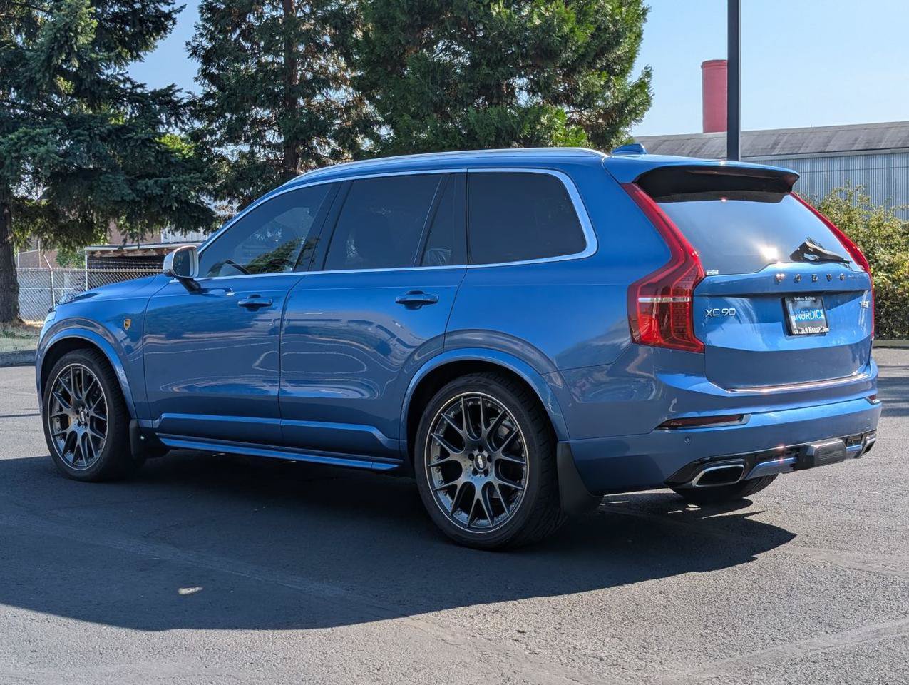 Used 2016 Volvo XC90 T6 R-Design w/ Protection Package Plus AWD/4WD image 5