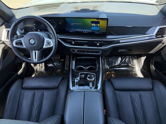 Used 2025 BMW X7 M60i image 16