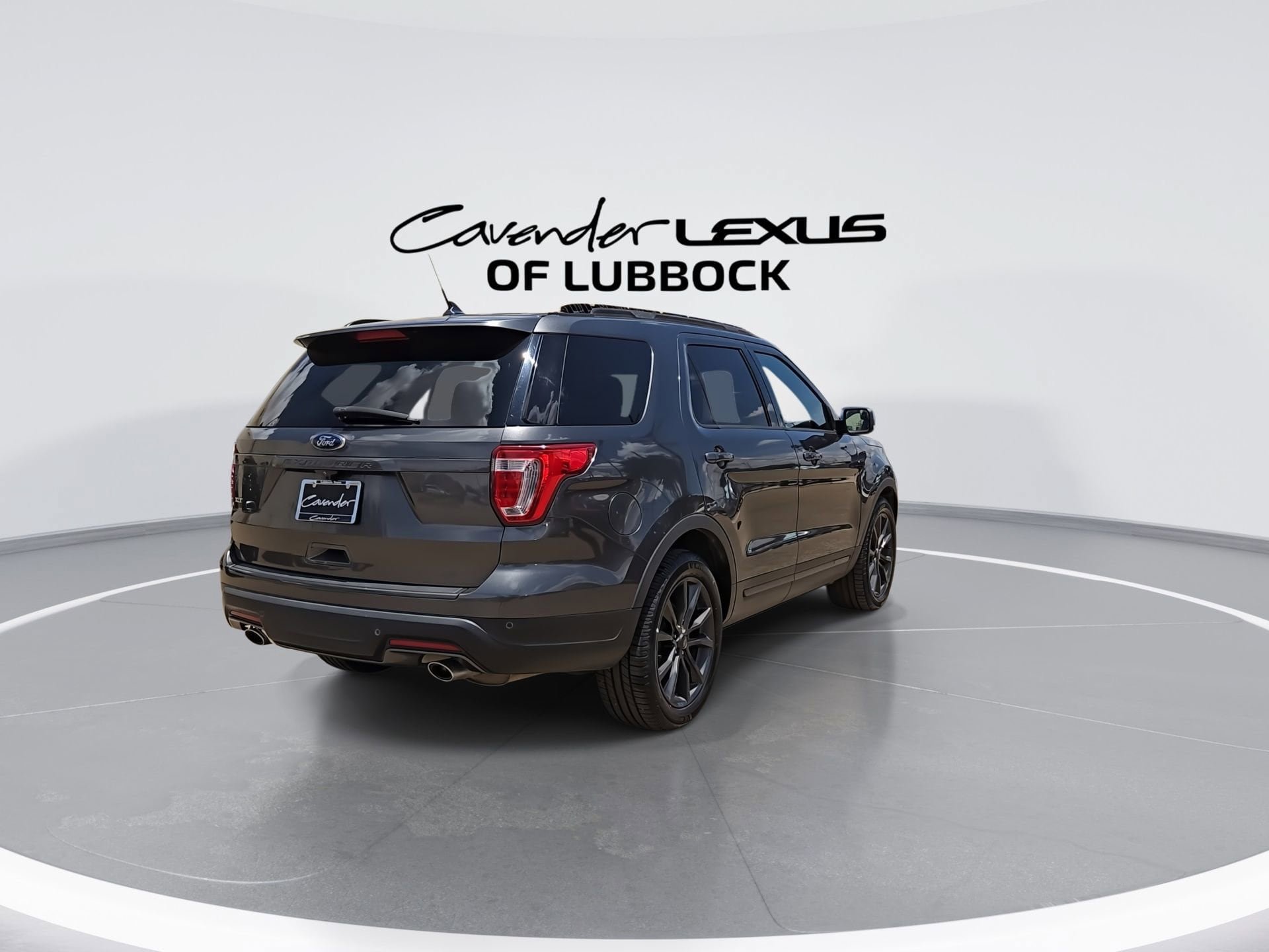 Used 2018 Ford Explorer XLT w/ Equipment Group 202A FWD image 8