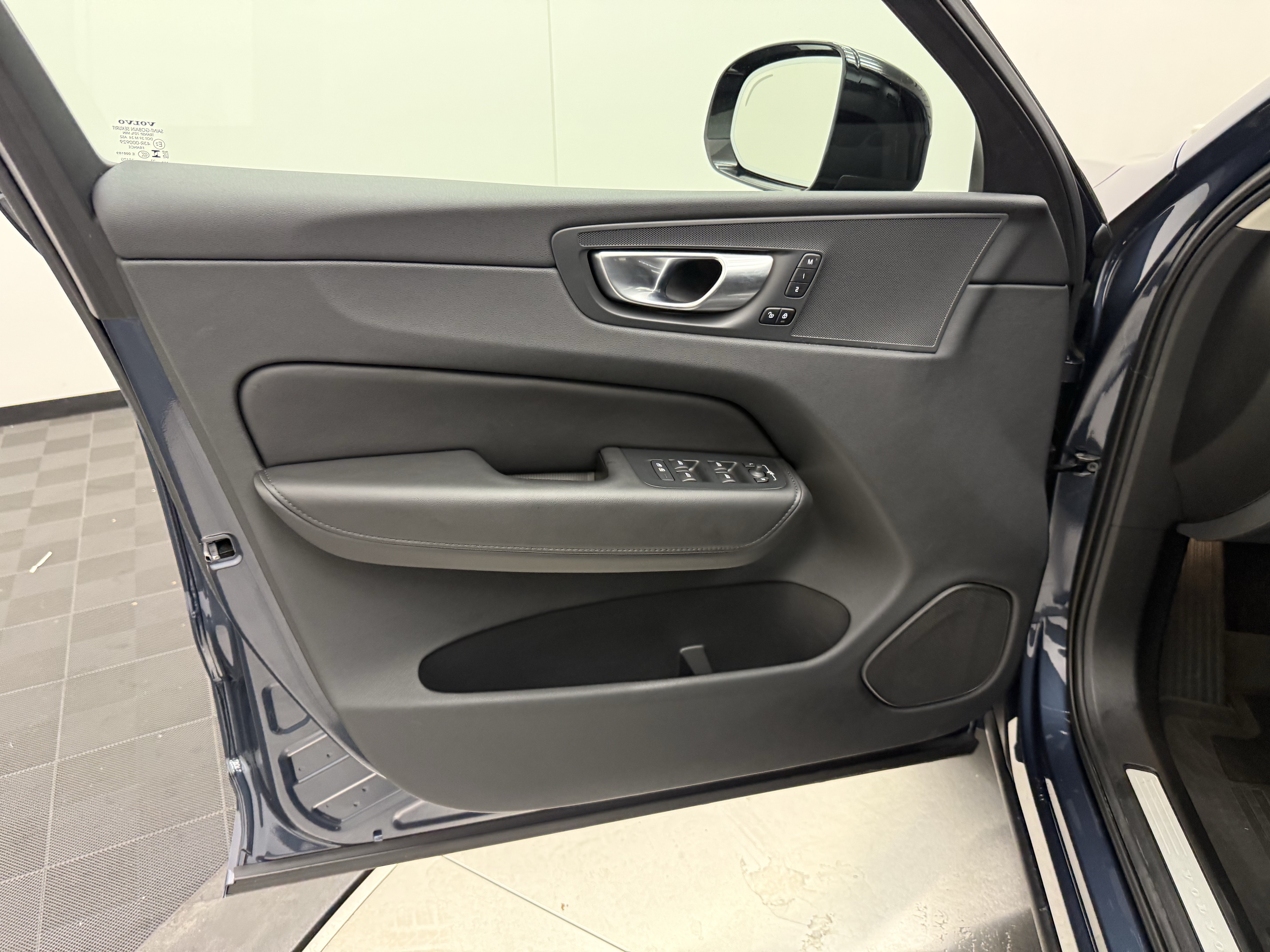Certified 2024 Volvo XC60 B5 Plus AWD/4WD image 10