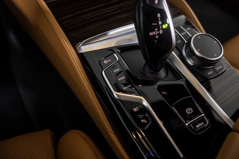 Used 2023 BMW 530e w/ M Sport Package image 35