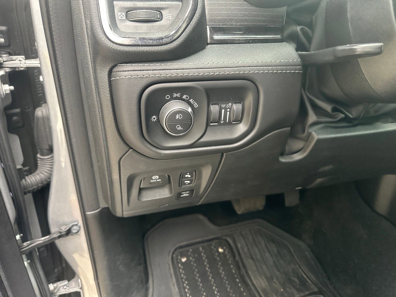 Used 2022 RAM 1500 Limited w/ Body Color Bumper Group AWD/4WD image 26