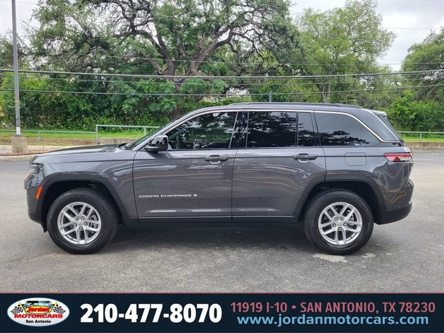 Used 2025 Jeep Grand Cherokee Laredo X RWD image 2