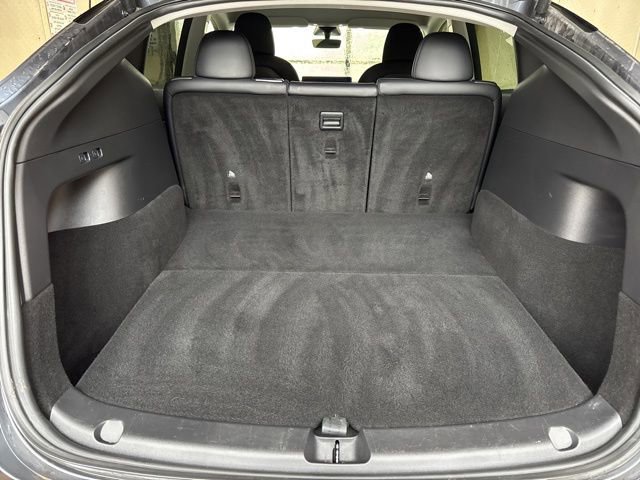 Used 2021 Tesla Model Y Long Range image 10