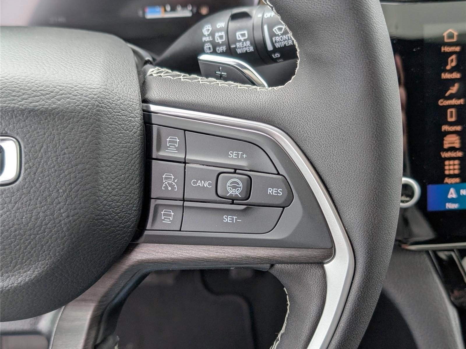 New 2026 Jeep Grand Cherokee Altitude AWD/4WD image 18