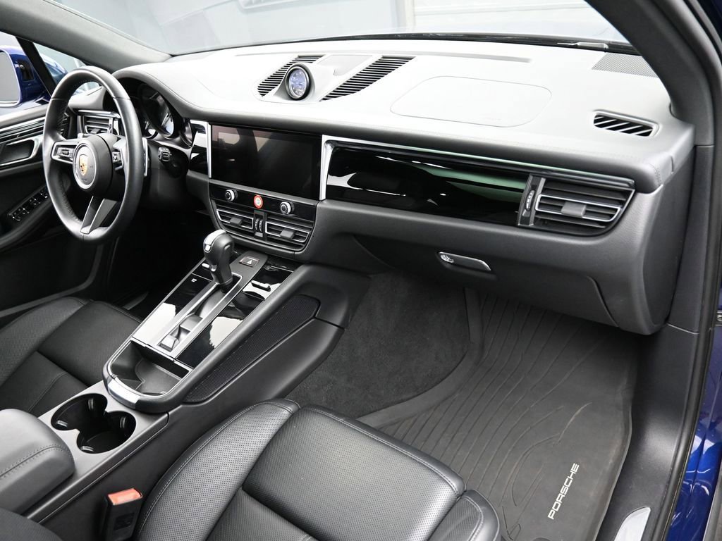 Certified 2023 Porsche Macan S image 32