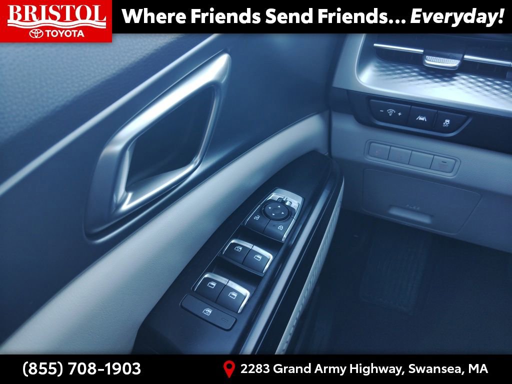 Used 2024 Kia Carnival LX image 19