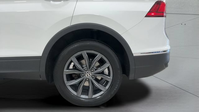 Used 2022 Volkswagen Tiguan SE AWD/4WD image 24