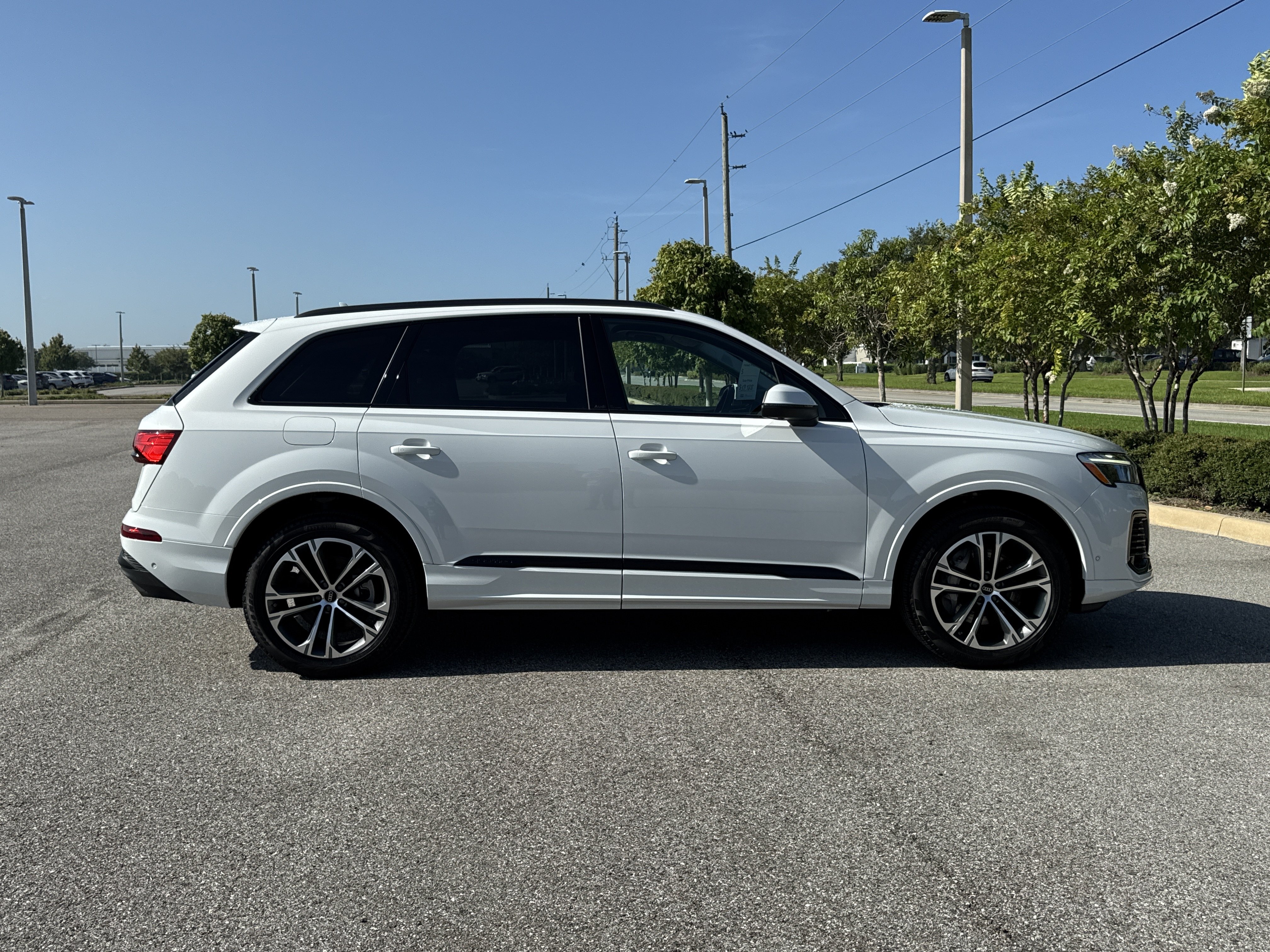 Used 2026 Audi Q7 3.0T Premium w/ Convenience Plus Package AWD/4WD image 3