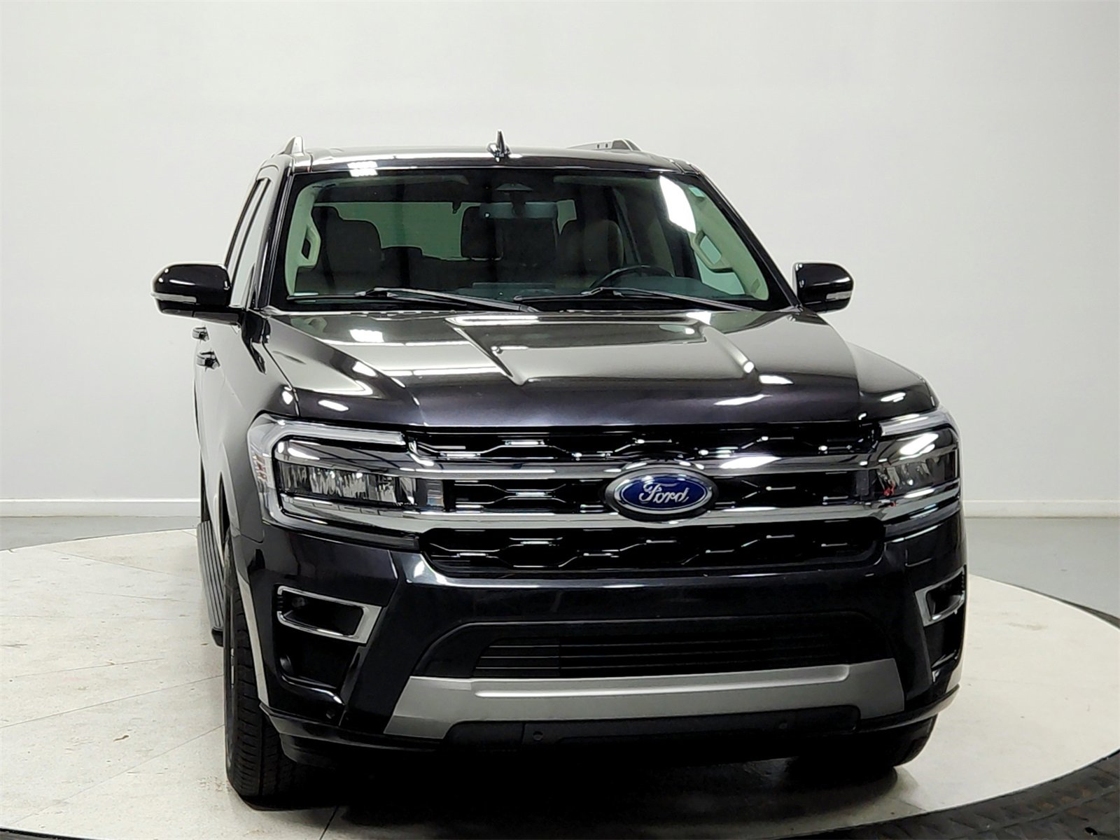 Used 2024 Ford Expedition Limited image 2
