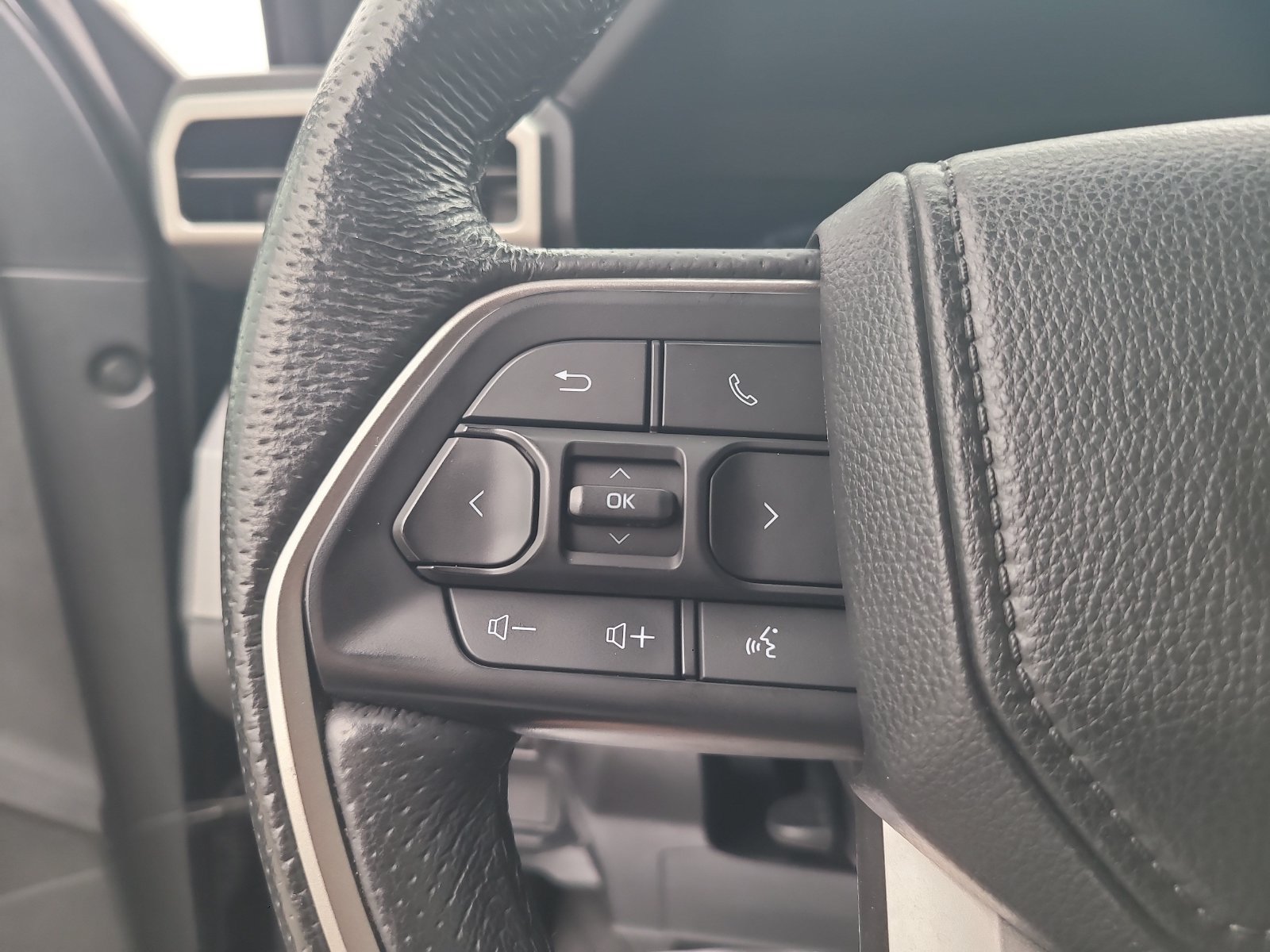 Used 2025 Toyota Tacoma TRD Sport AWD/4WD image 14