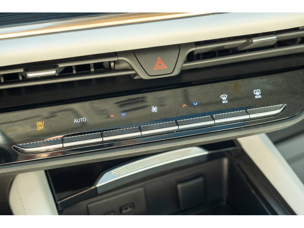 Used 2024 Buick Envision Avenir AWD/4WD image 29