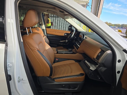 Used 2025 Nissan Pathfinder Platinum w/ Cargo Package FWD image 10