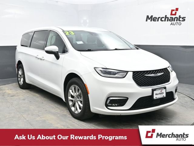 Used 2023 Chrysler Pacifica Touring-L image 1