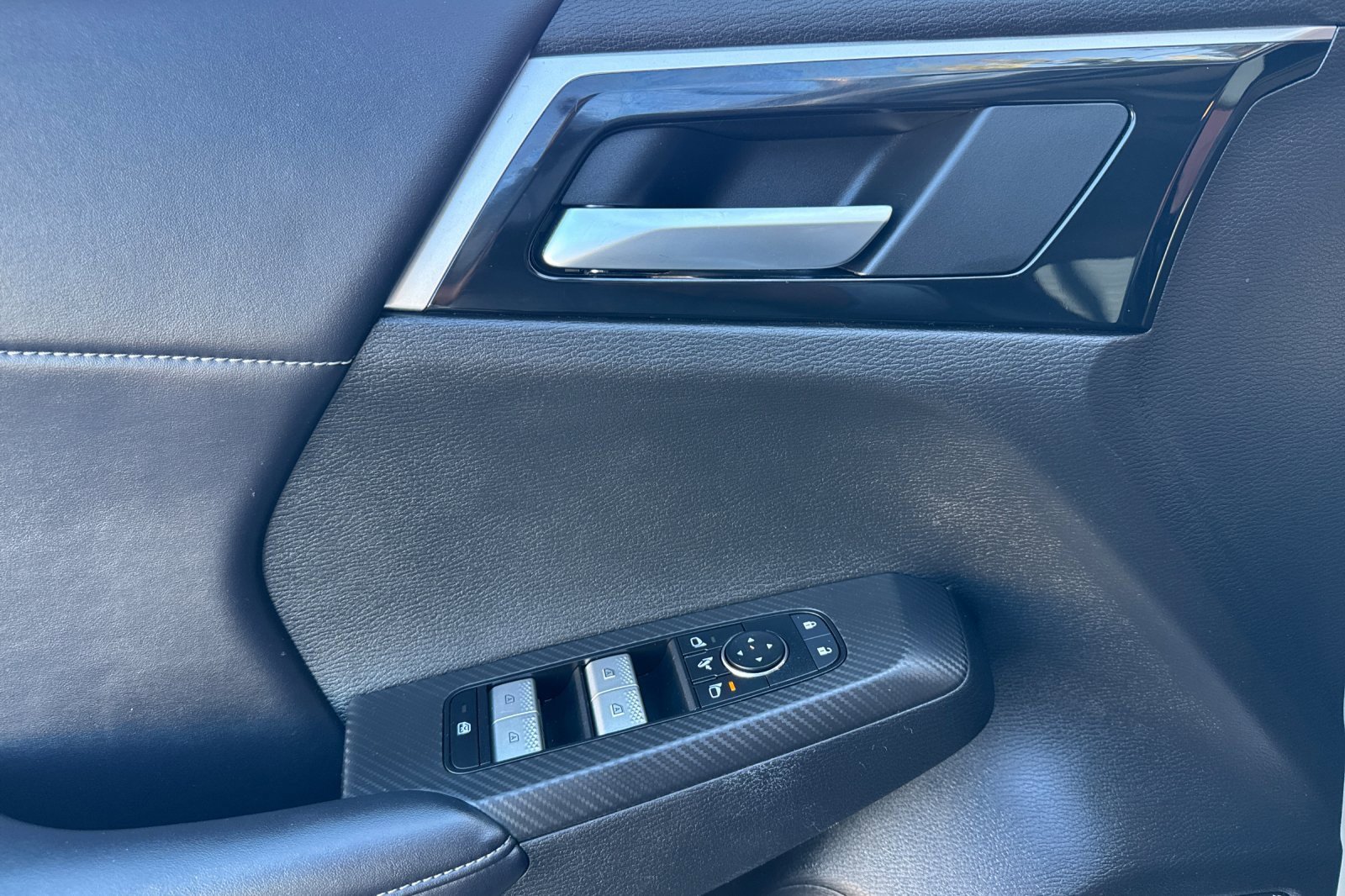 Used 2024 Mitsubishi Outlander SE image 15