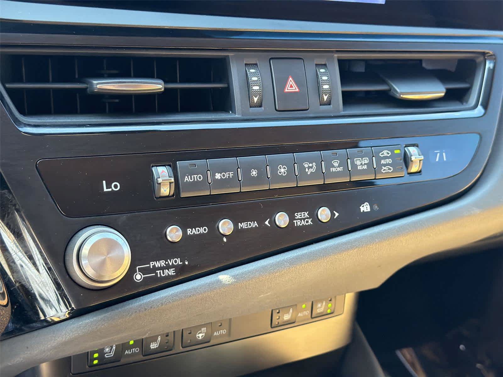 Used 2025 Lexus ES 300h w/ Premium Package FWD image 37